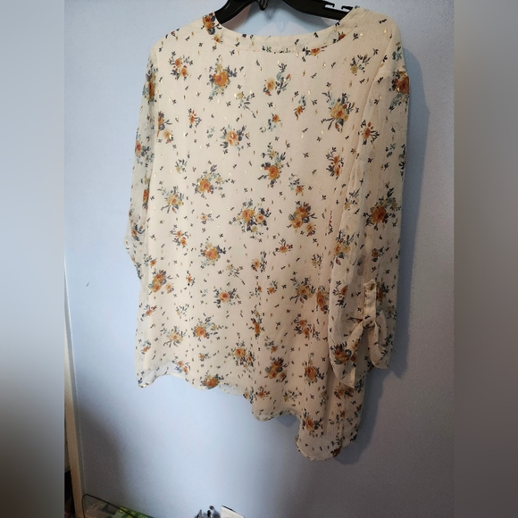 Sara Michelle Cream Floral Blouse - Picture 2 of 7